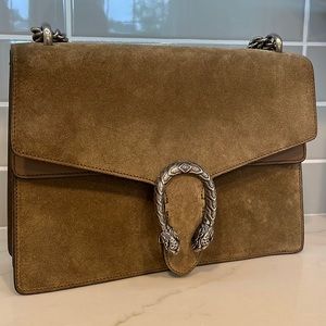 Gucci Dionysus medium bag in taupe suede